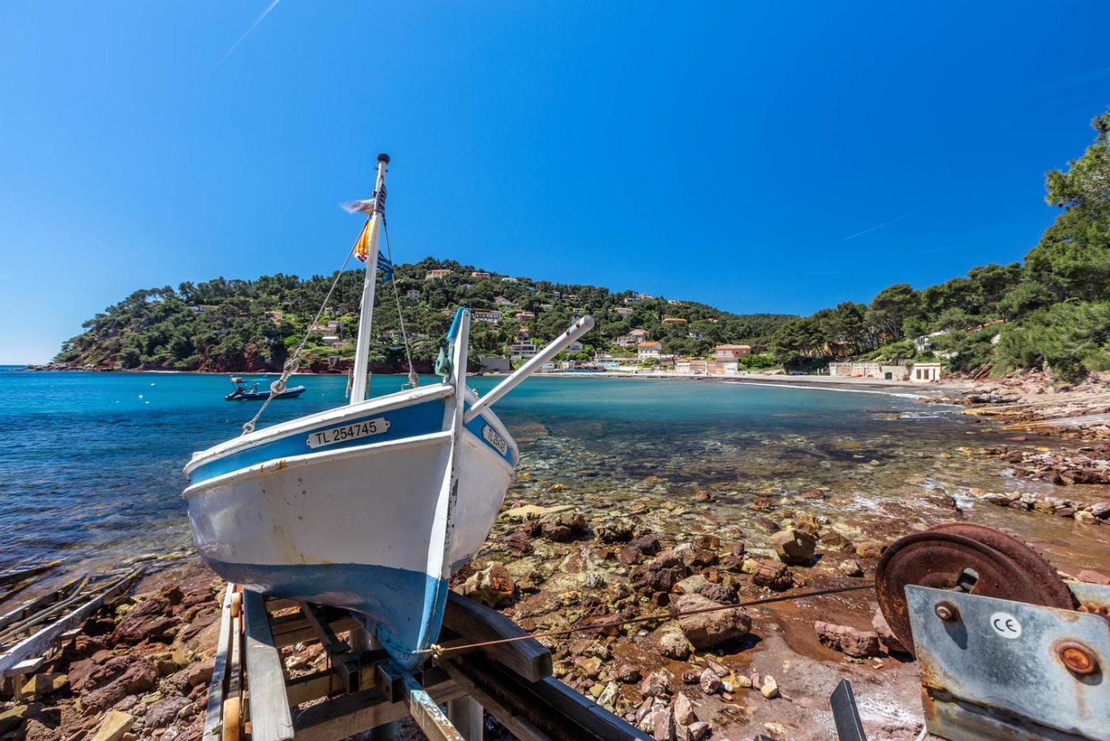 Les Bois Flottes . Plage De La Verne La Seyne-sur-Mer Exterior photo